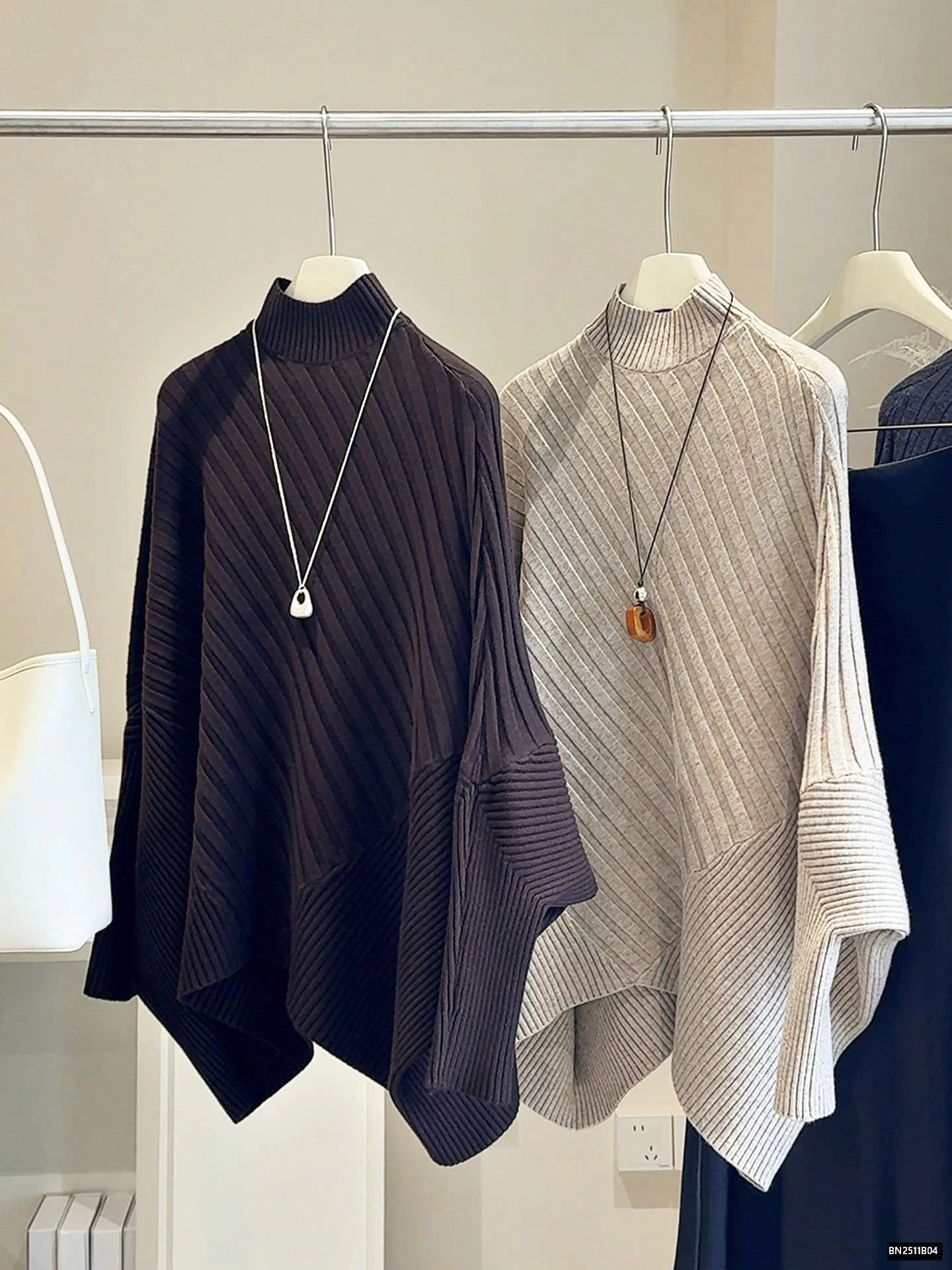 ÁO LEN CÁNH RƠI CAO CỔ ANNA