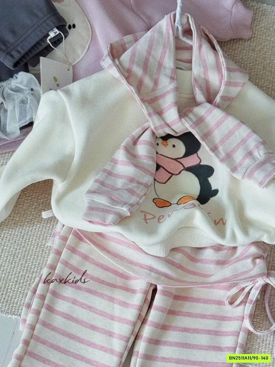 SÉT NỈ HỒNG QUẦN LOE KẺ