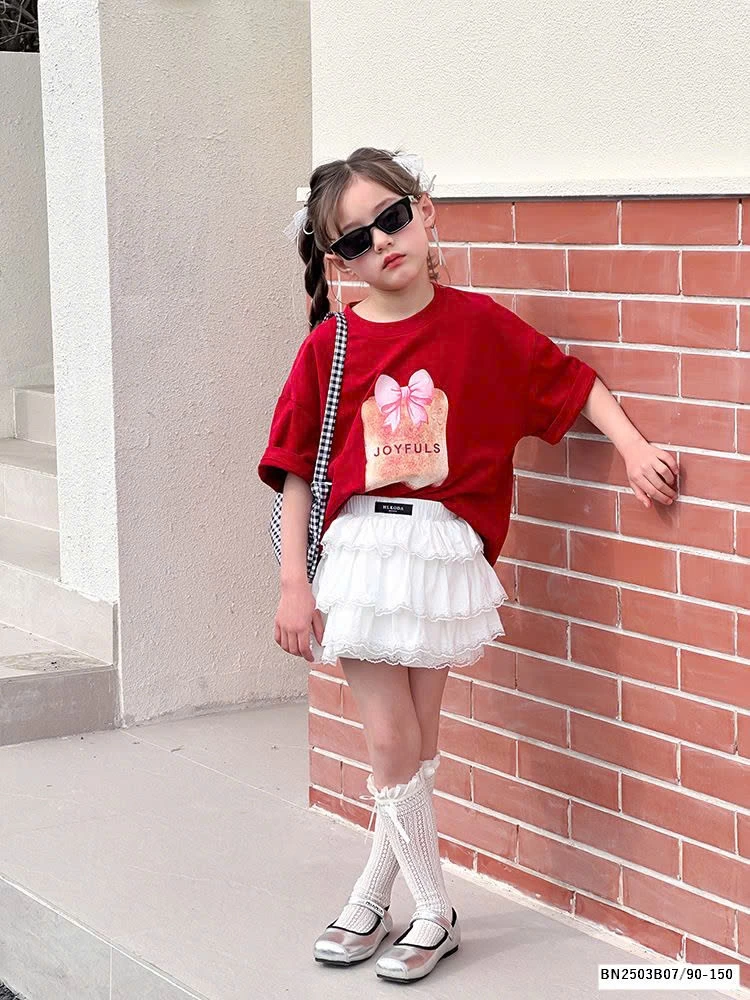 CHÂN VÁY REN TẦNG MIX ÁO THUN NƠ ĐỎ AMBB