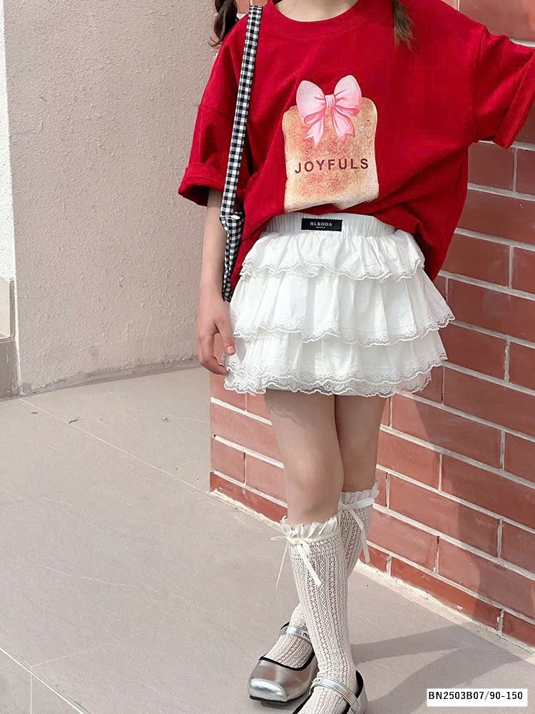 CHÂN VÁY REN TẦNG MIX ÁO THUN NƠ ĐỎ AMBB