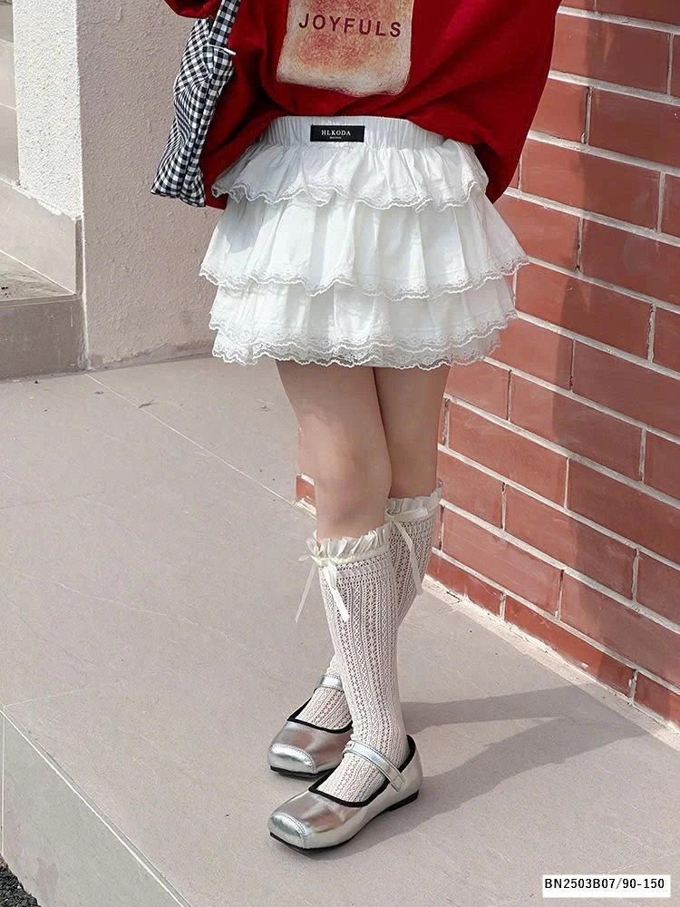 CHÂN VÁY REN TẦNG MIX ÁO THUN NƠ ĐỎ AMBB