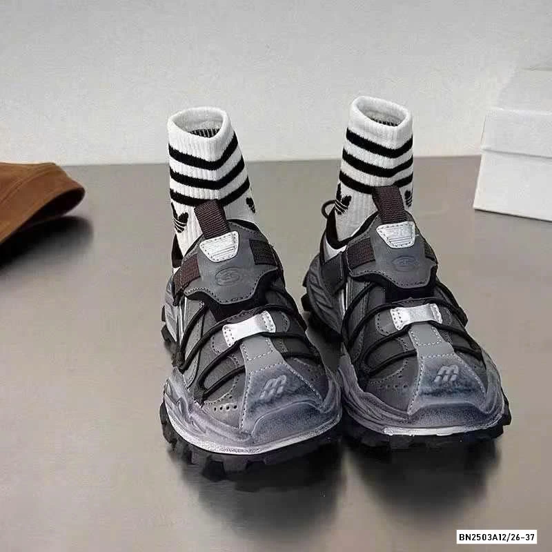 GIÀY THỂ THAO CÁ TÍNH