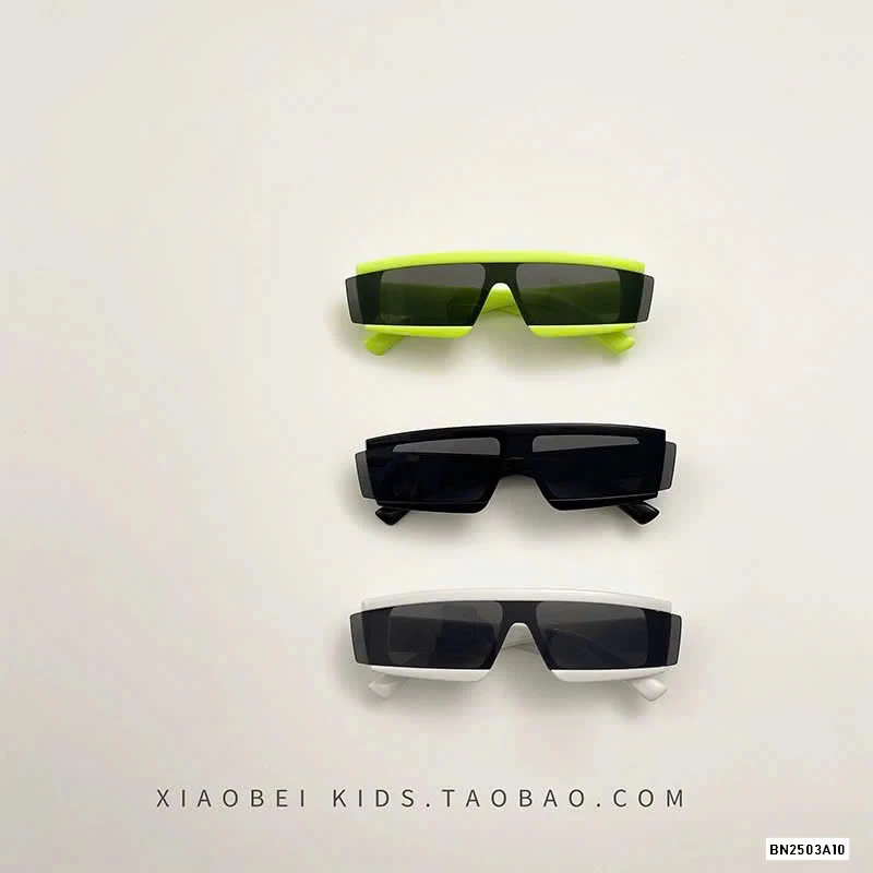 KÍNH RÂM PHỐI VIỀN MÀU BÉ