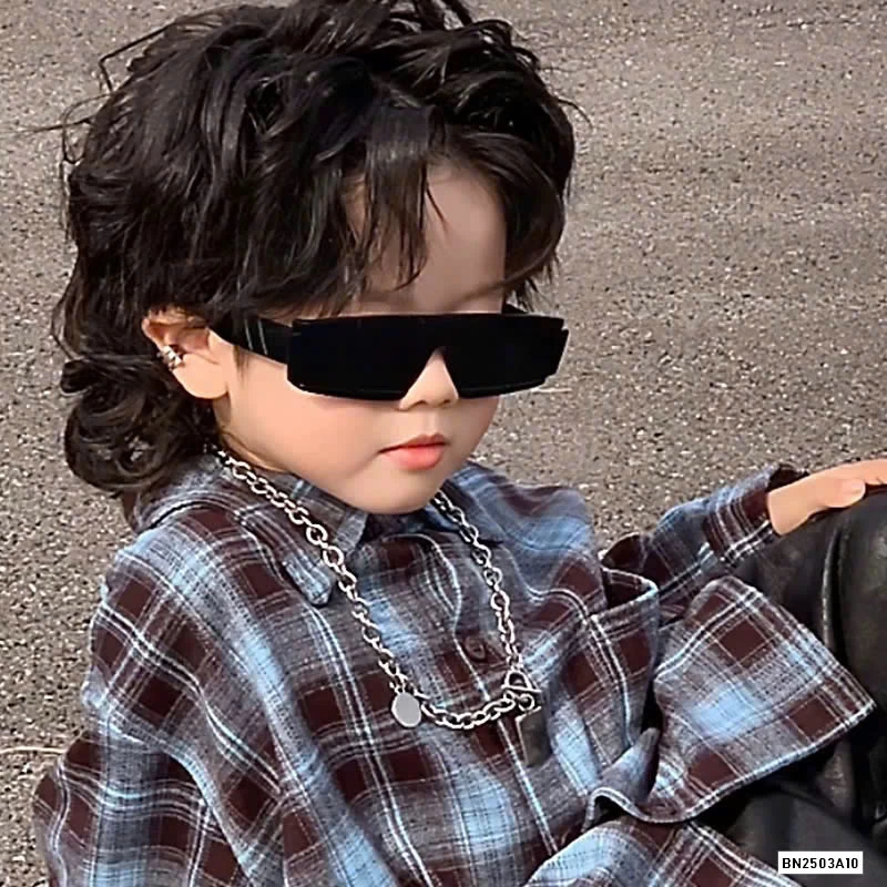 KÍNH RÂM PHỐI VIỀN MÀU BÉ