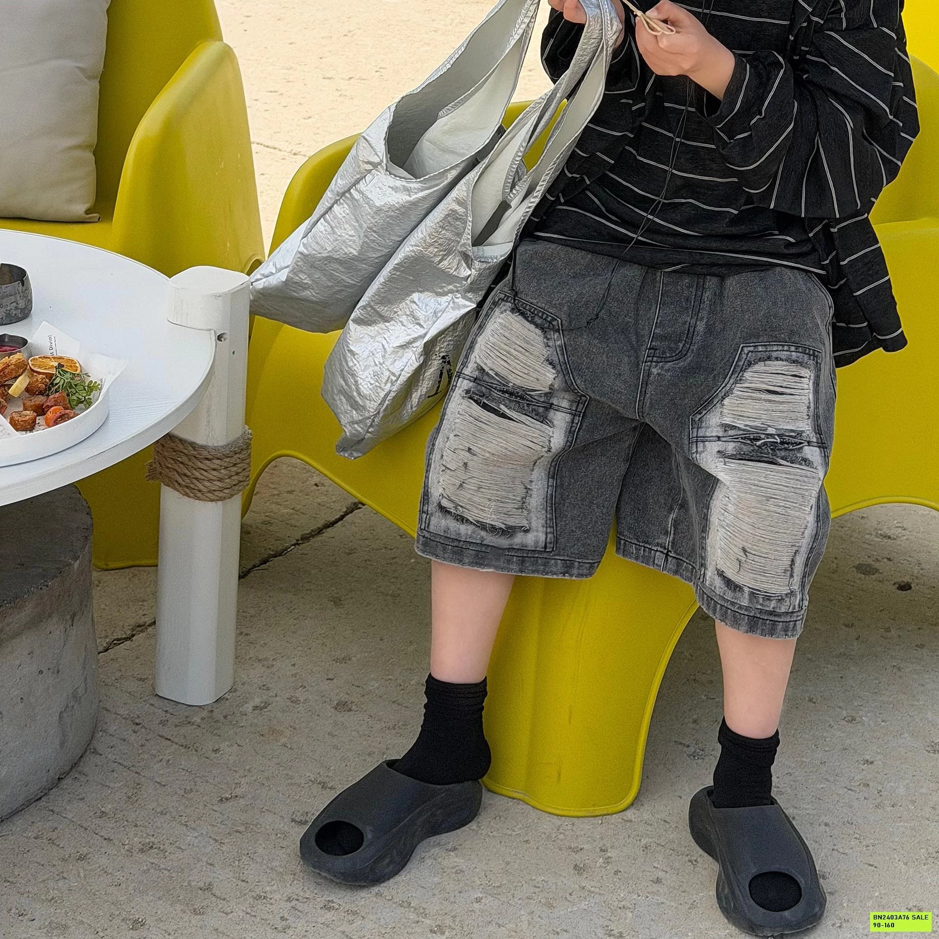 SHORT JEANS ĐEN RÁCH VÁ GỐI FANSHU