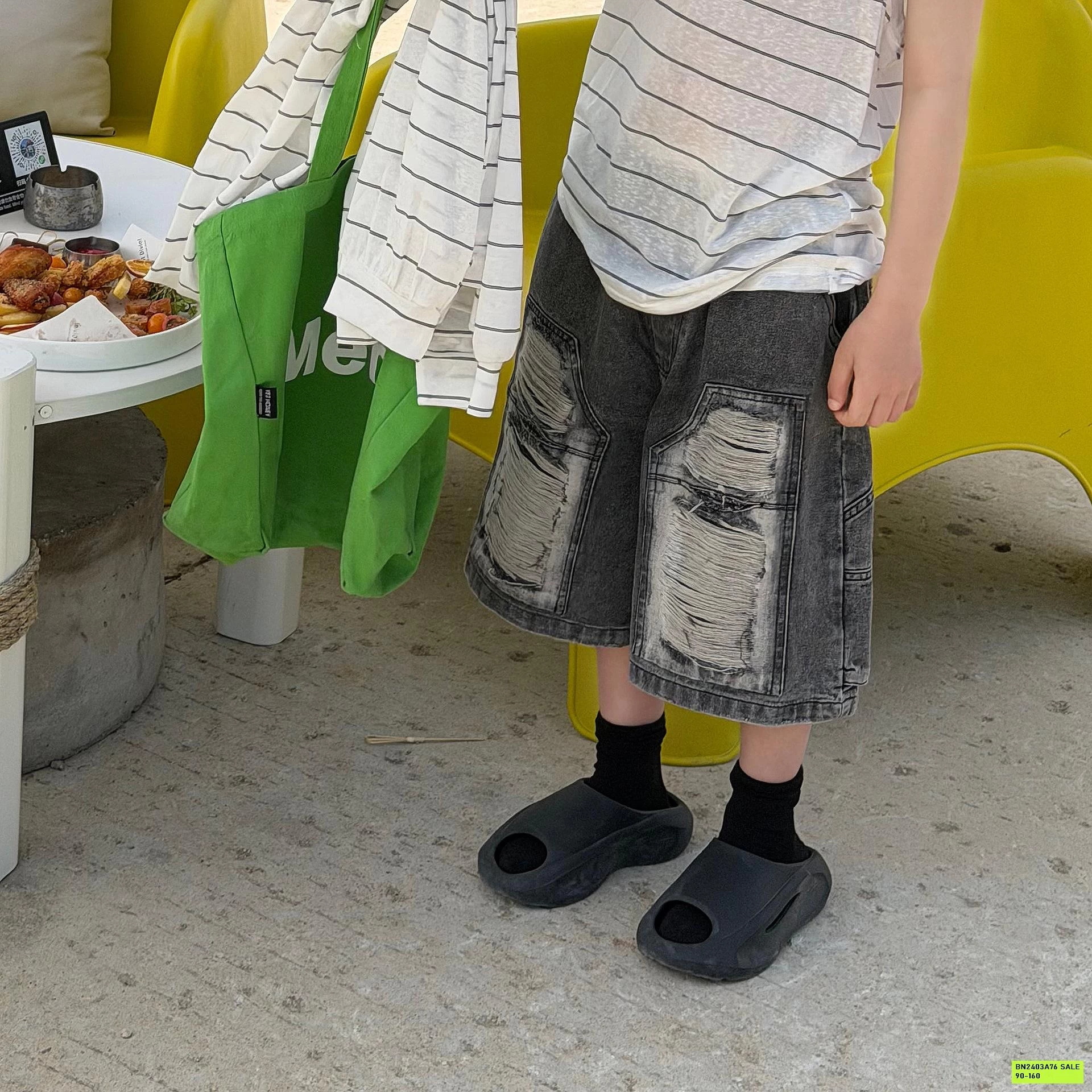 SHORT JEANS ĐEN RÁCH VÁ GỐI FANSHU