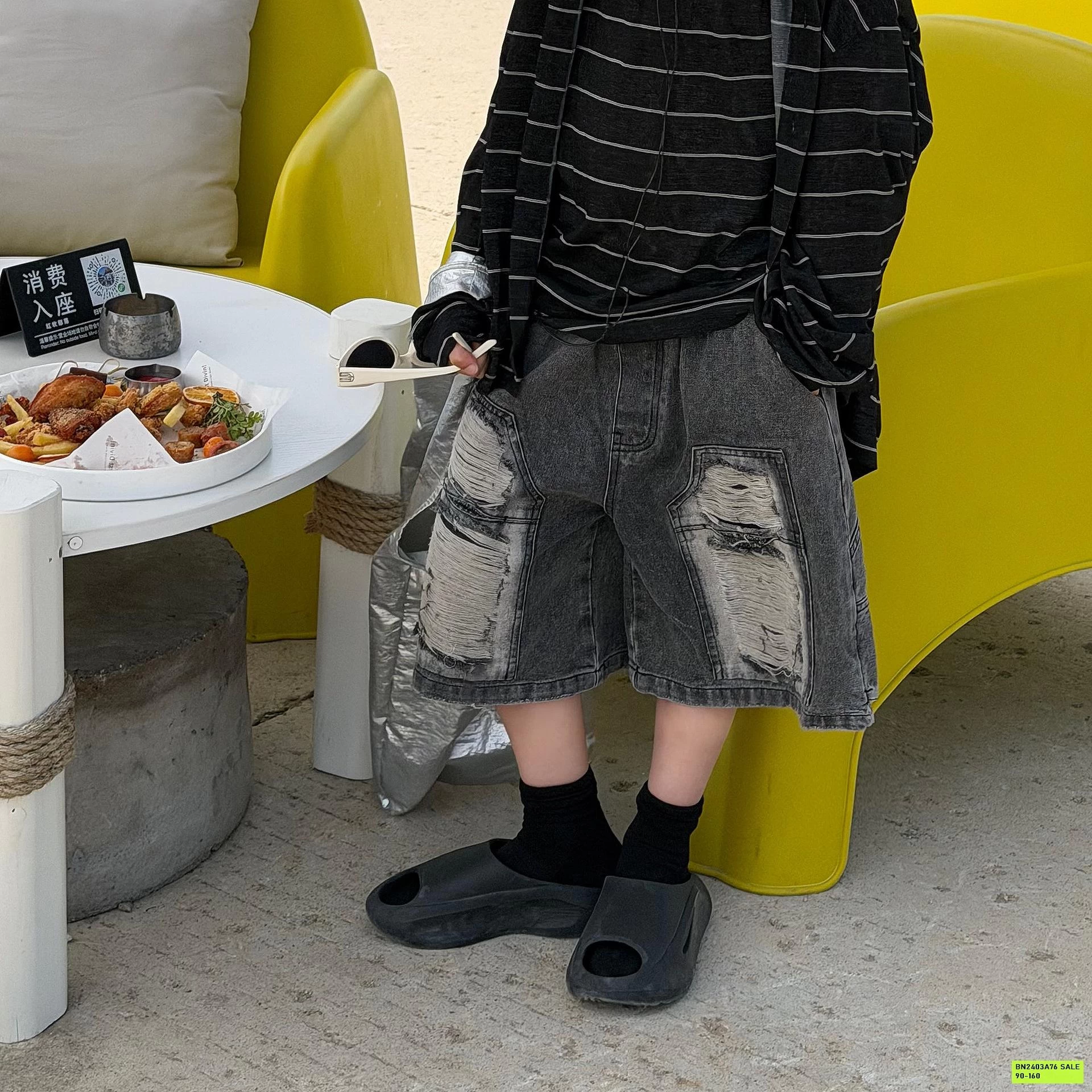 SHORT JEANS ĐEN RÁCH VÁ GỐI FANSHU