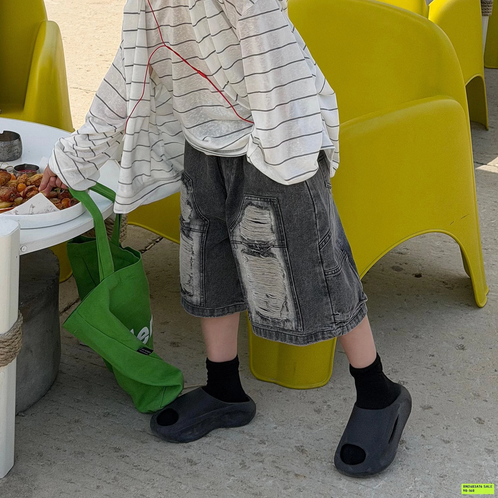 SHORT JEANS ĐEN RÁCH VÁ GỐI FANSHU