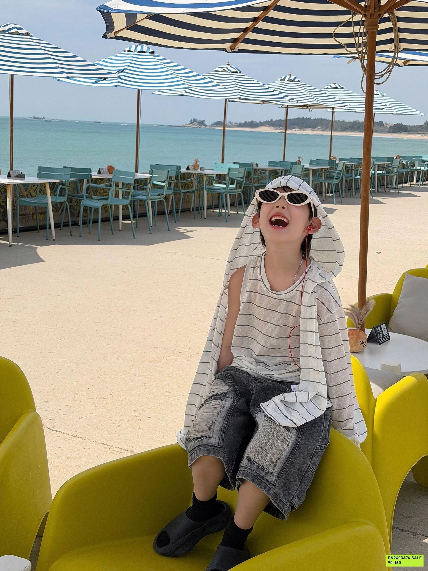 SHORT JEANS ĐEN RÁCH VÁ GỐI FANSHU