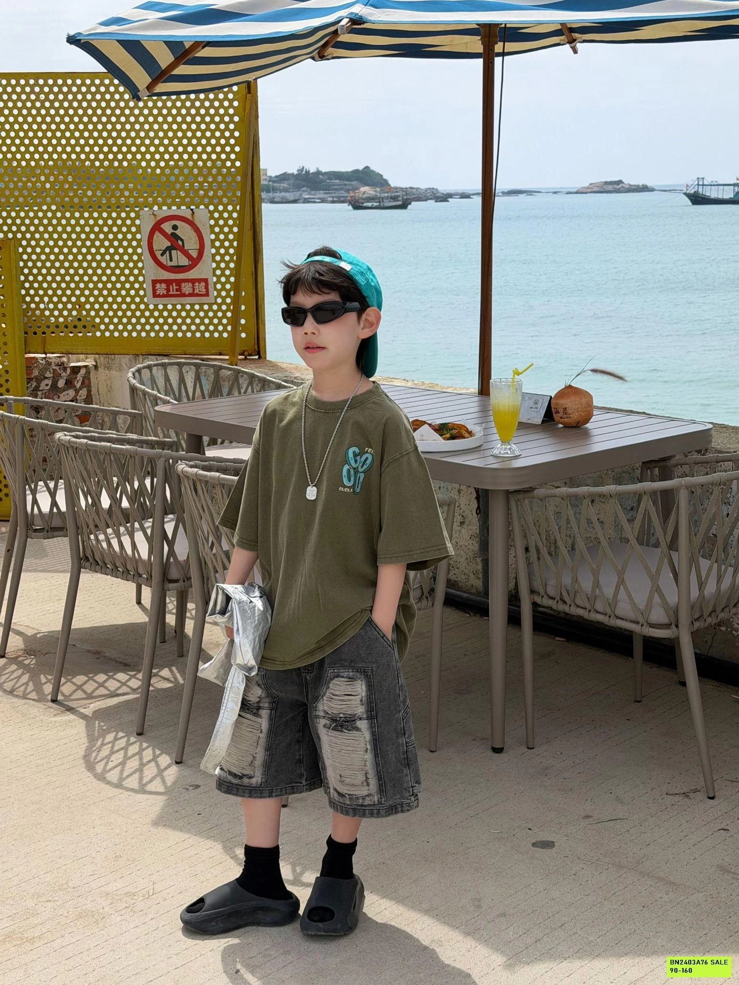 SHORT JEANS ĐEN RÁCH VÁ GỐI FANSHU