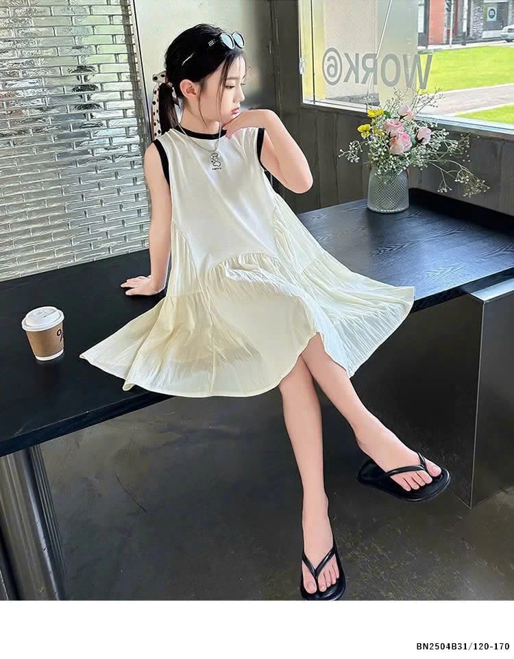 VÁY SUÔNG XOÈ SÁT NÁCH BÉ GÁI