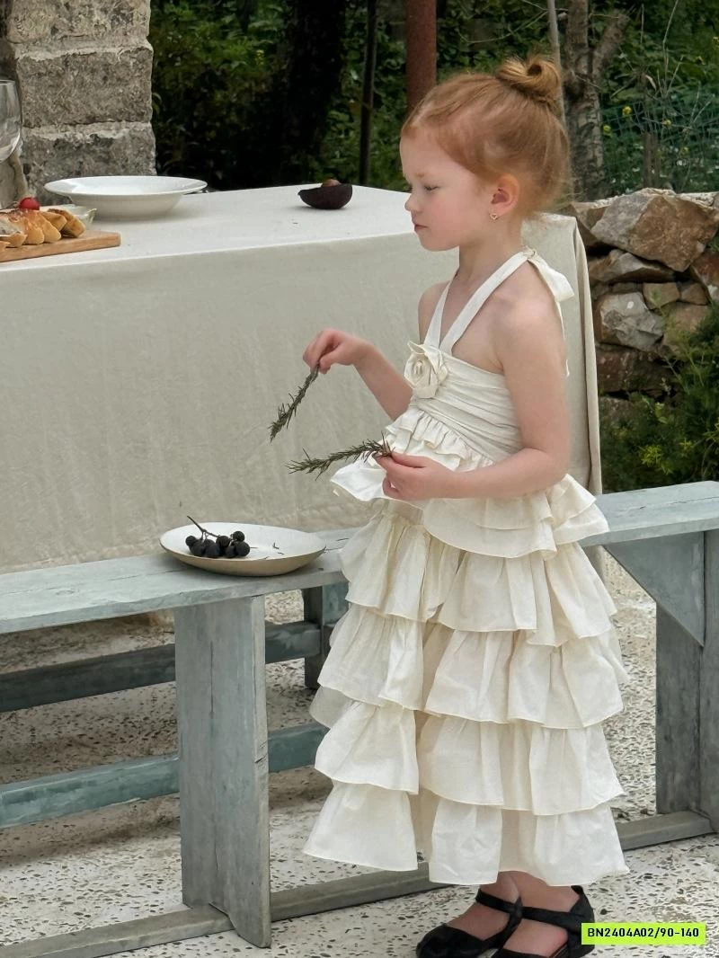 ĐẦM CÔNG CHÚA TRẮNG CỔ YẾM XẾP TẦNG