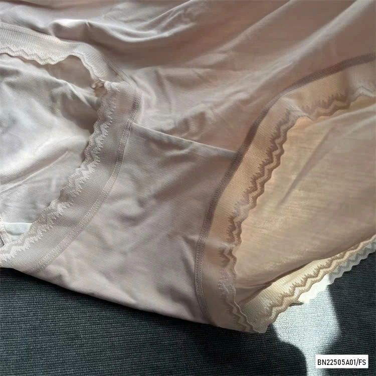 SÉT 4 QUẦN CHIP BĂNG LỤA LULULEMON CC