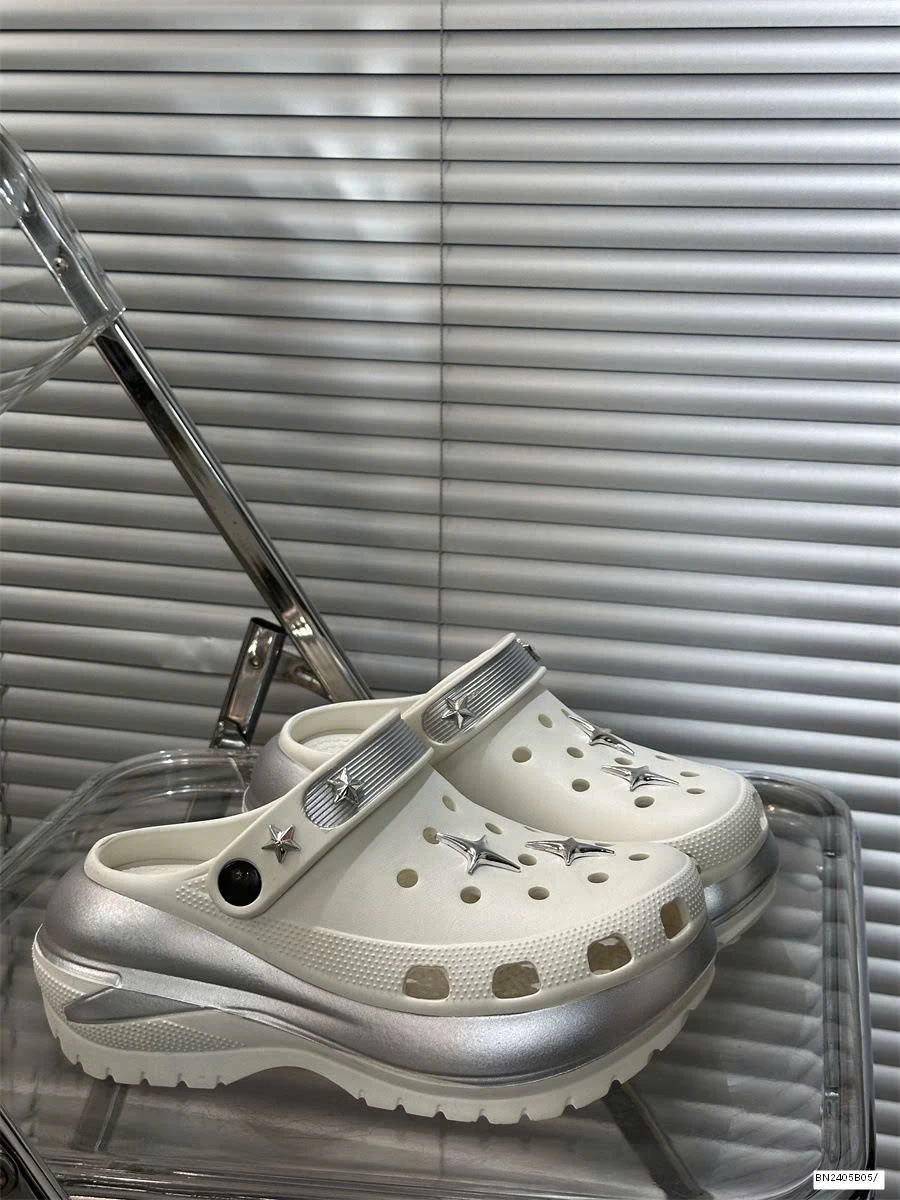 SỤC CROCS ĐẾ CAO ĐÍNH NGÔI SAO