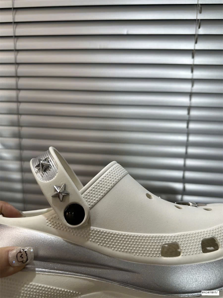 SỤC CROCS ĐẾ CAO ĐÍNH NGÔI SAO