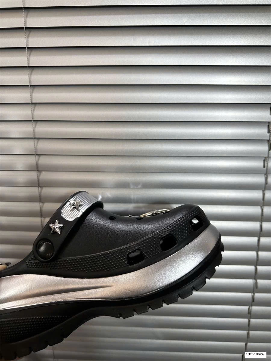 SỤC CROCS ĐẾ CAO ĐÍNH NGÔI SAO