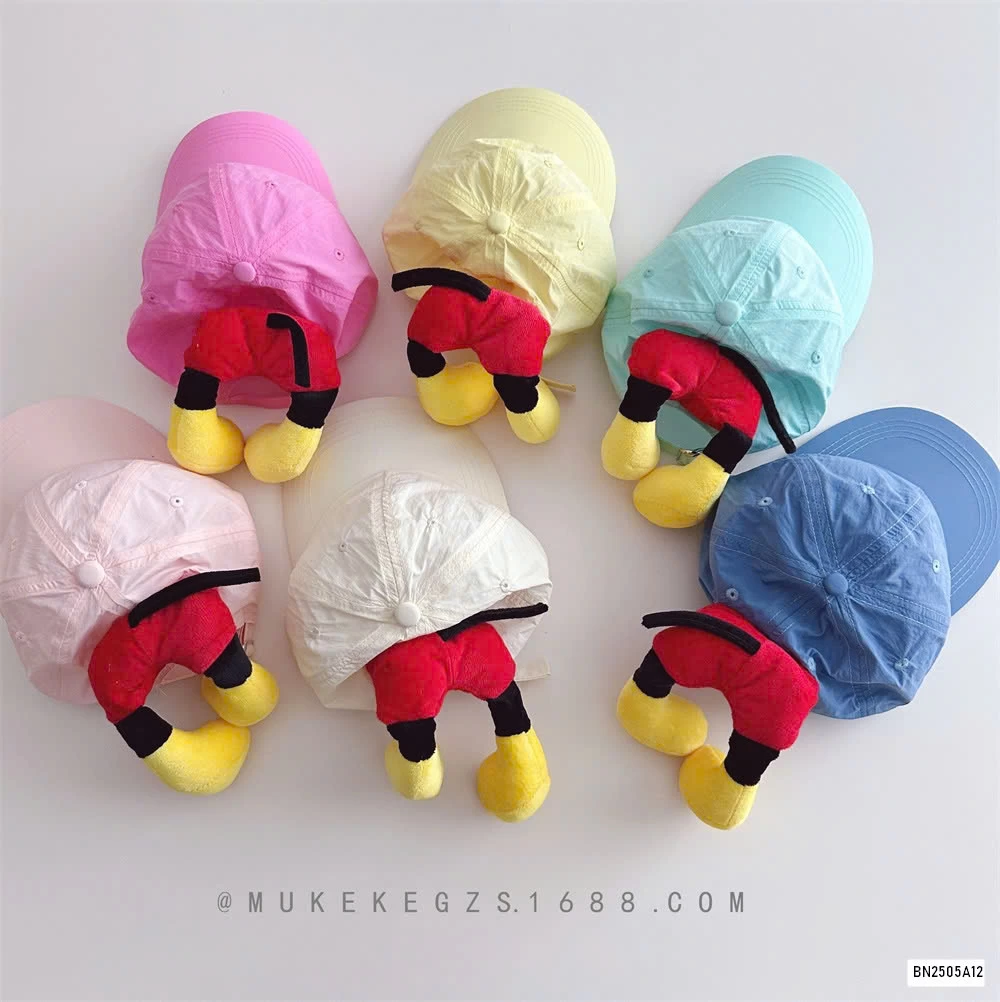 MŨ KẾT GẮN CHÂN GẤU POOH