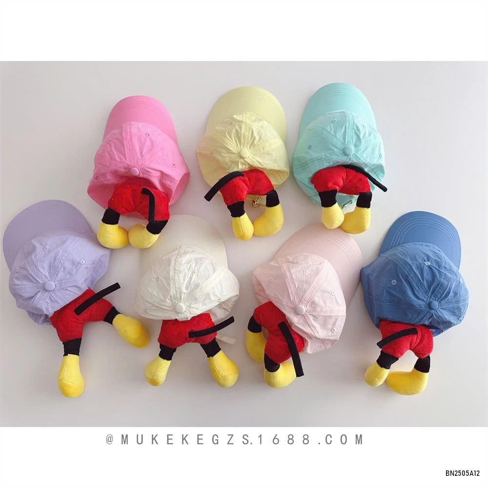 MŨ KẾT GẮN CHÂN GẤU POOH