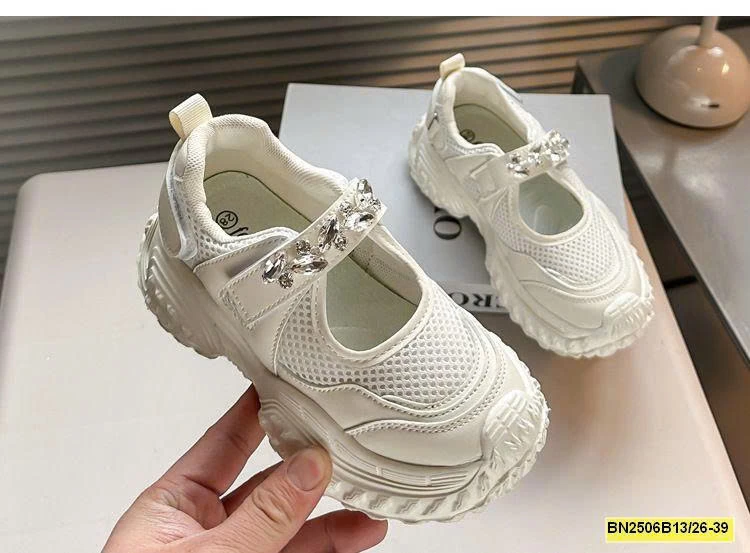 GIÀY THỂ THAO THOÁNG KHÍ BG