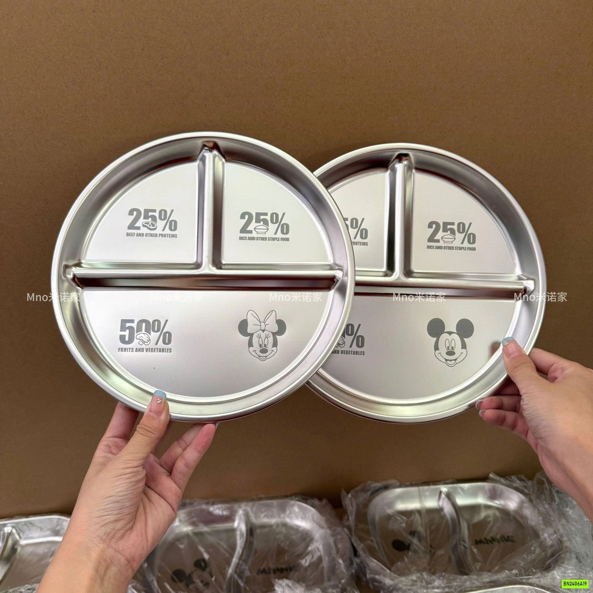 KHAY TRÒN CHIA THỨC ĂN MICKEY