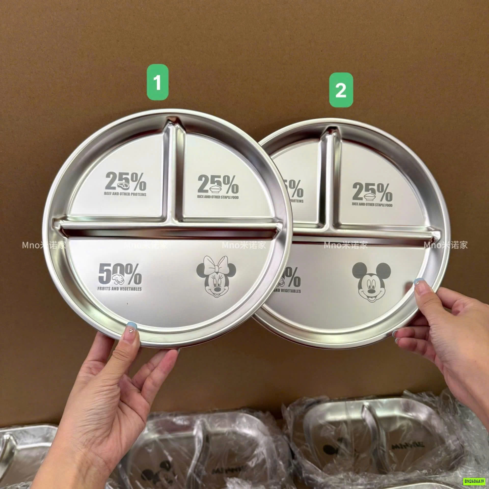 KHAY TRÒN CHIA THỨC ĂN MICKEY