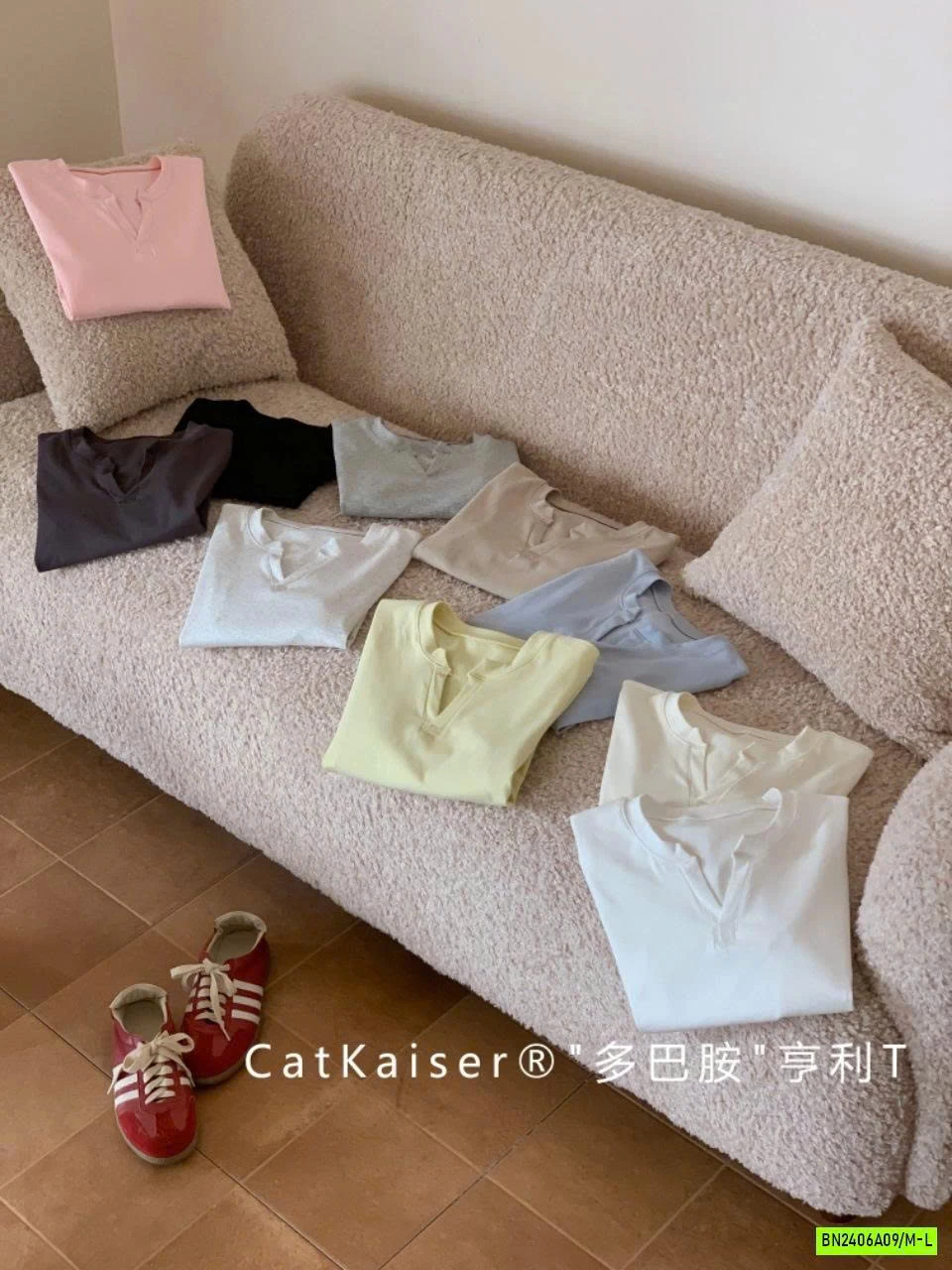 ÁO THUN CỔ V BASIC NỮ