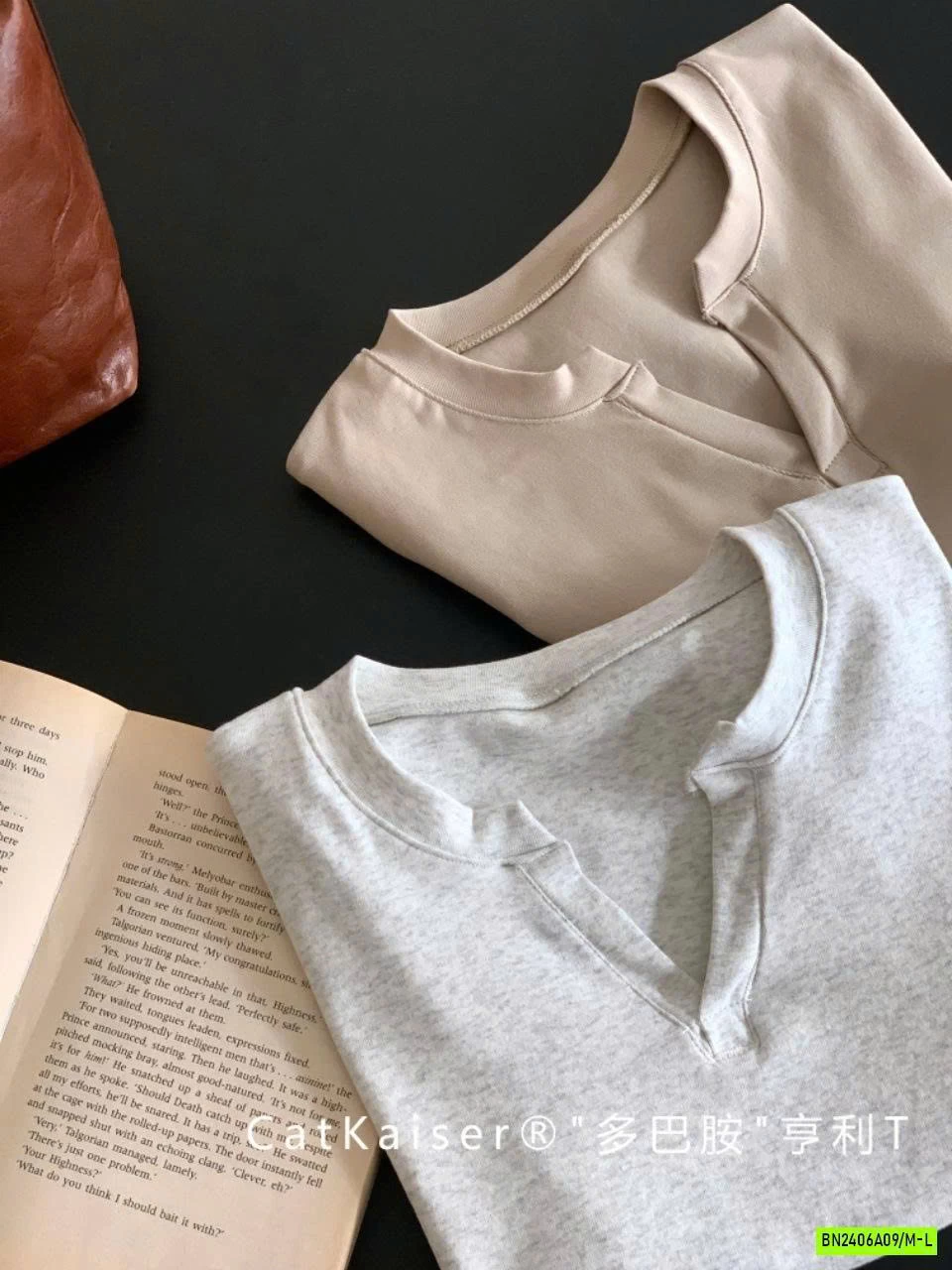 ÁO THUN CỔ V BASIC NỮ