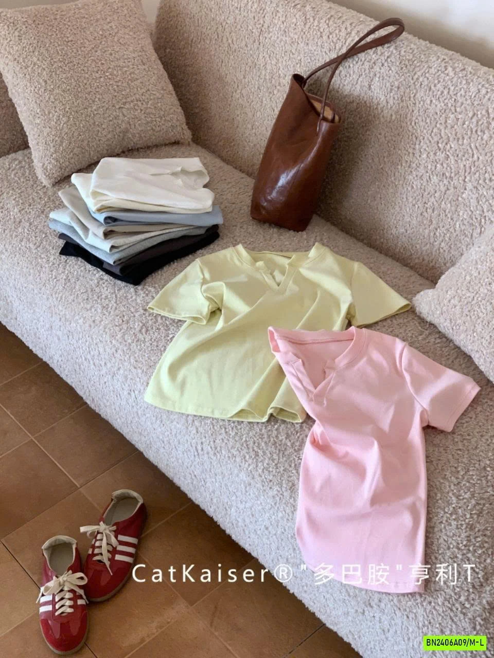 ÁO THUN CỔ V BASIC NỮ