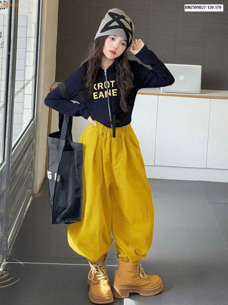 ÁO KHOÁC IN CHỮ DÁNG NGẮN MIX QUẦN SUÔNG