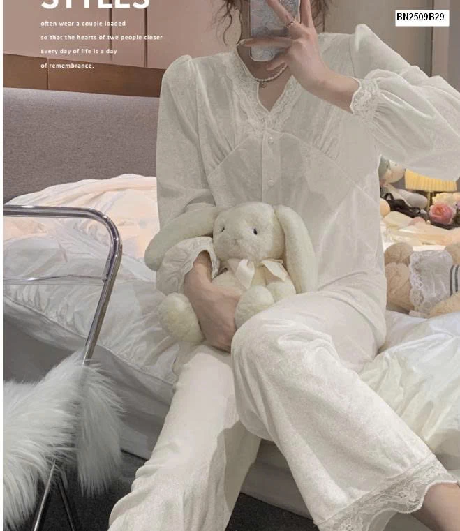 PIZAMA NHUNG VIỀN REN NỮ