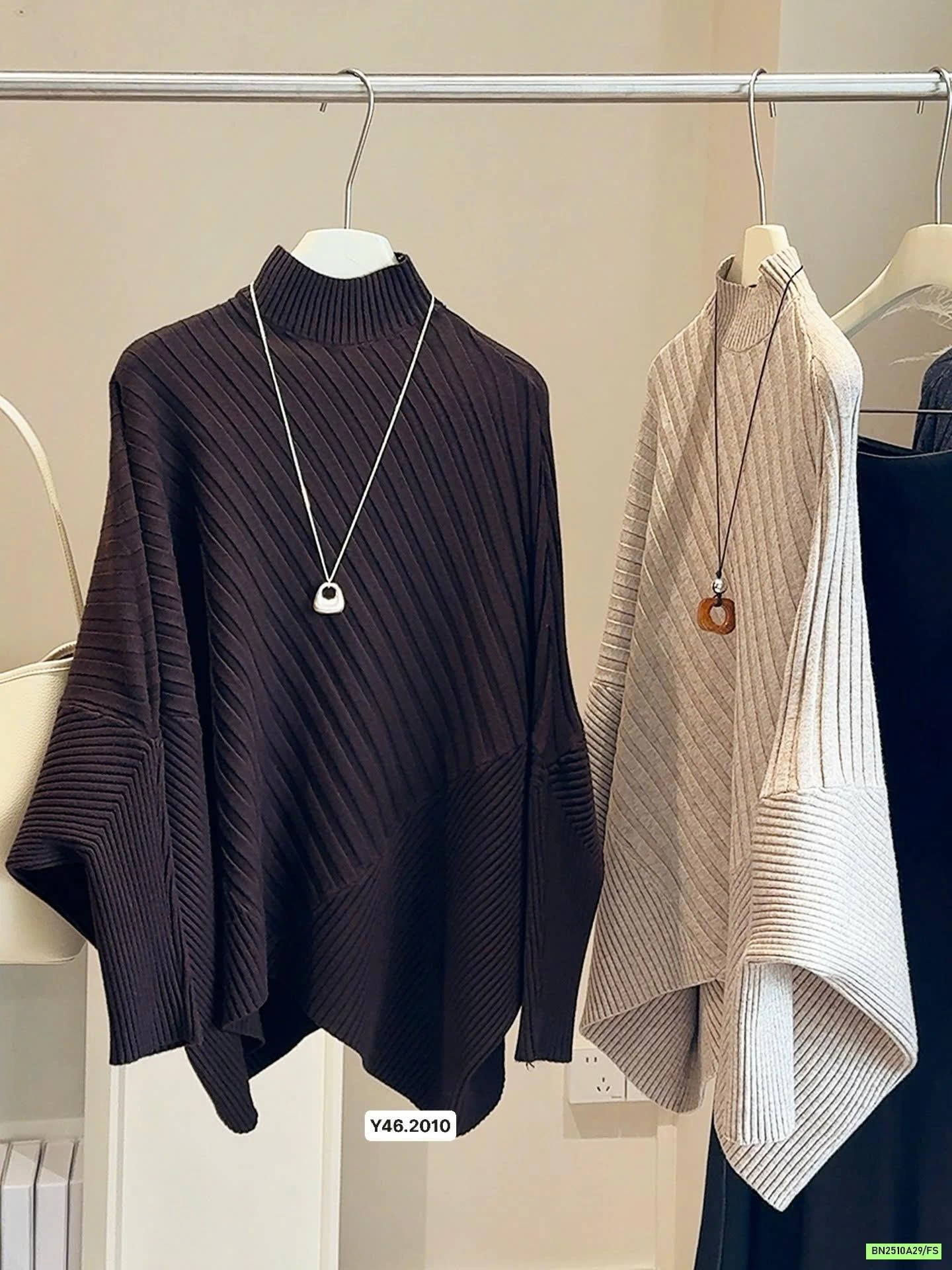 ÁO LEN CỔ LỌ TAY CÁNH DƠI ANNA