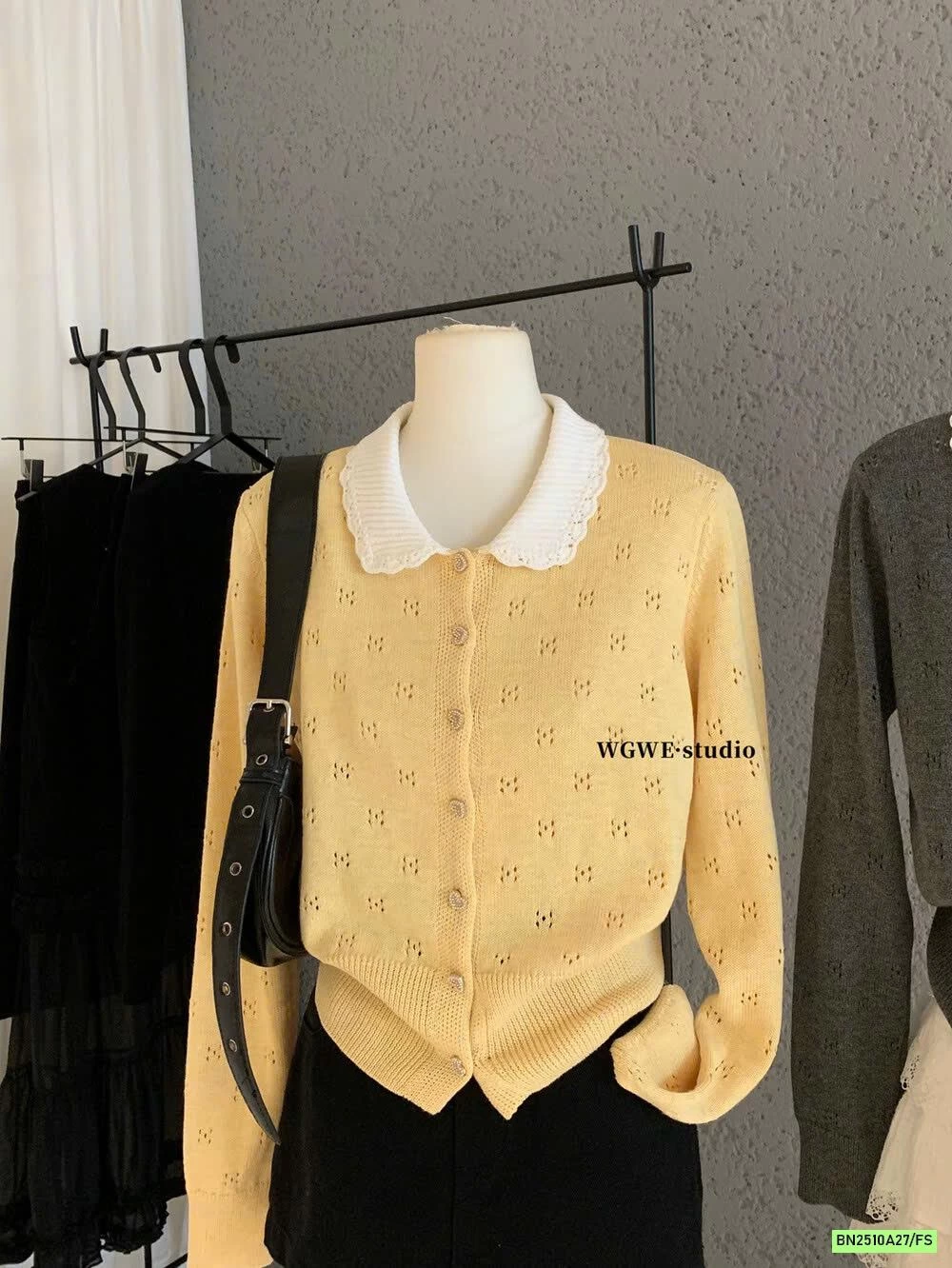 CARDIGAN DỆT CỔ SEN WGWE7612