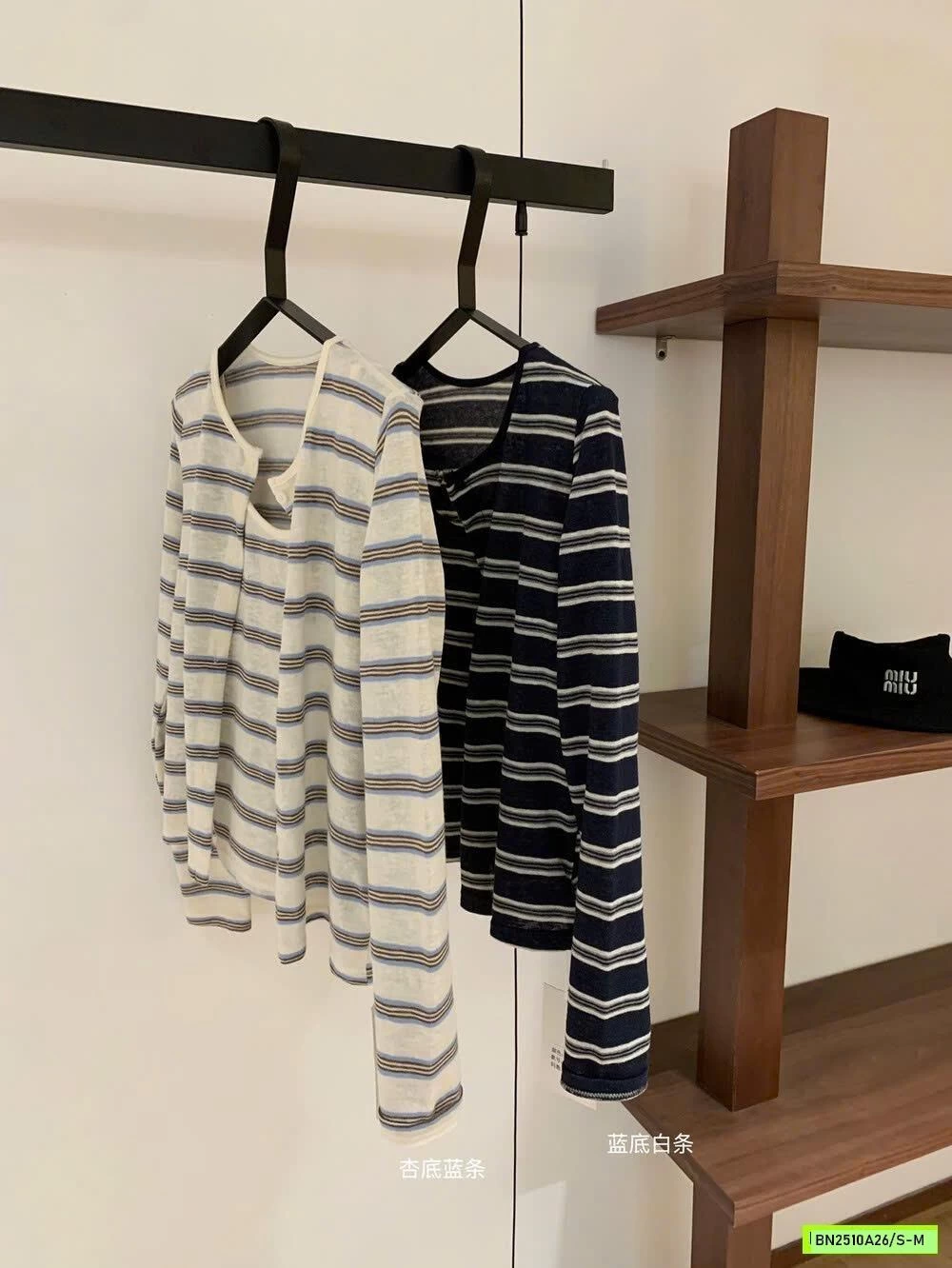 SÉT ÁO 2 DÂY + CARDIGAN KẺ WGWE6850