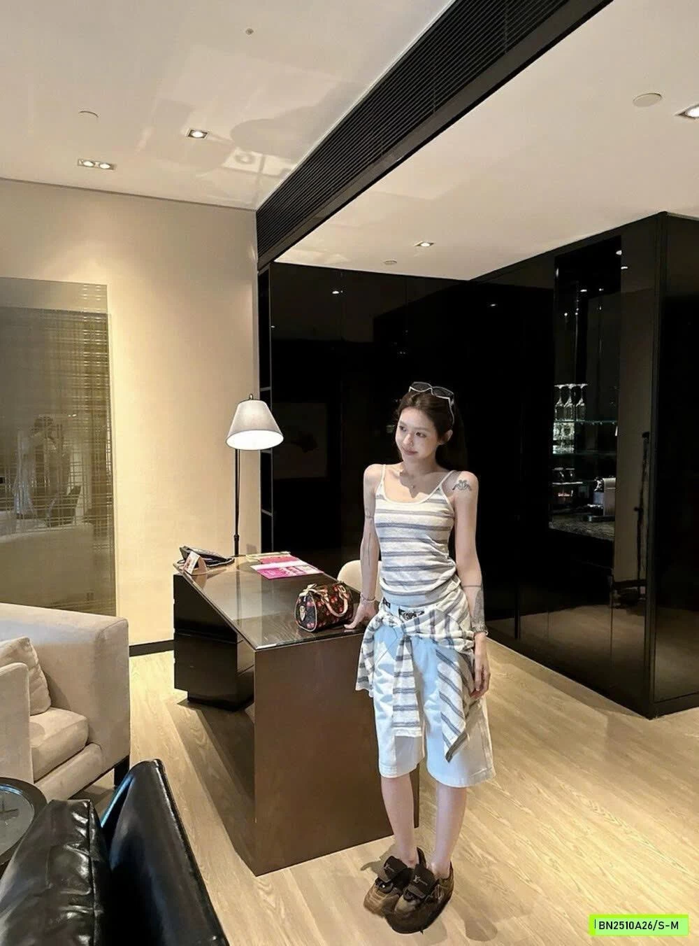 SÉT ÁO 2 DÂY + CARDIGAN KẺ WGWE6850