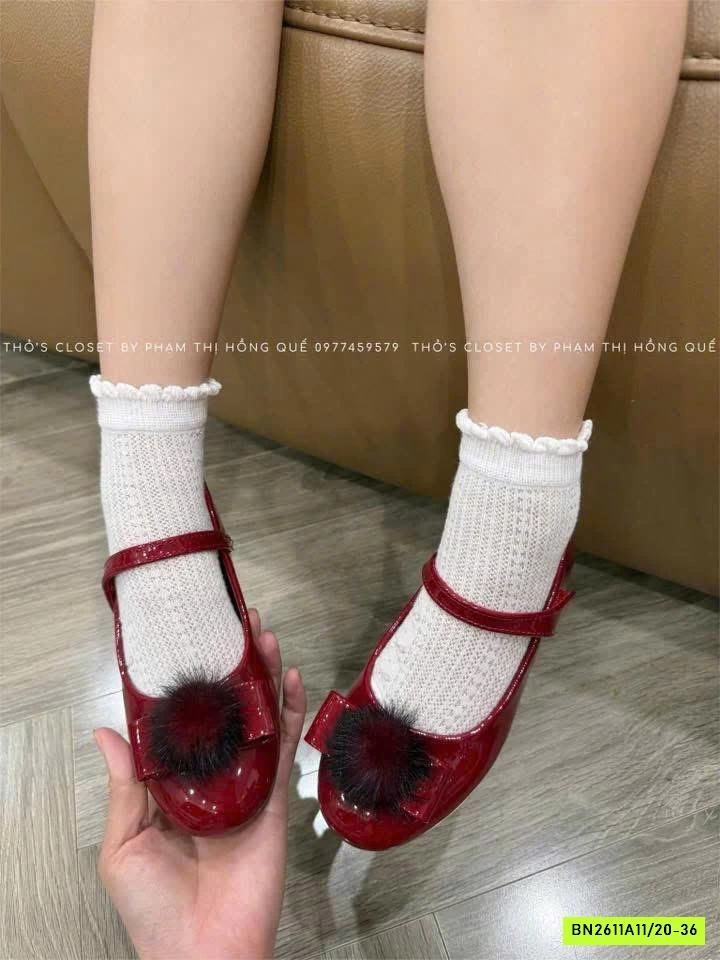 MOCA BÓNG ĐỎ GẮN BÔNG