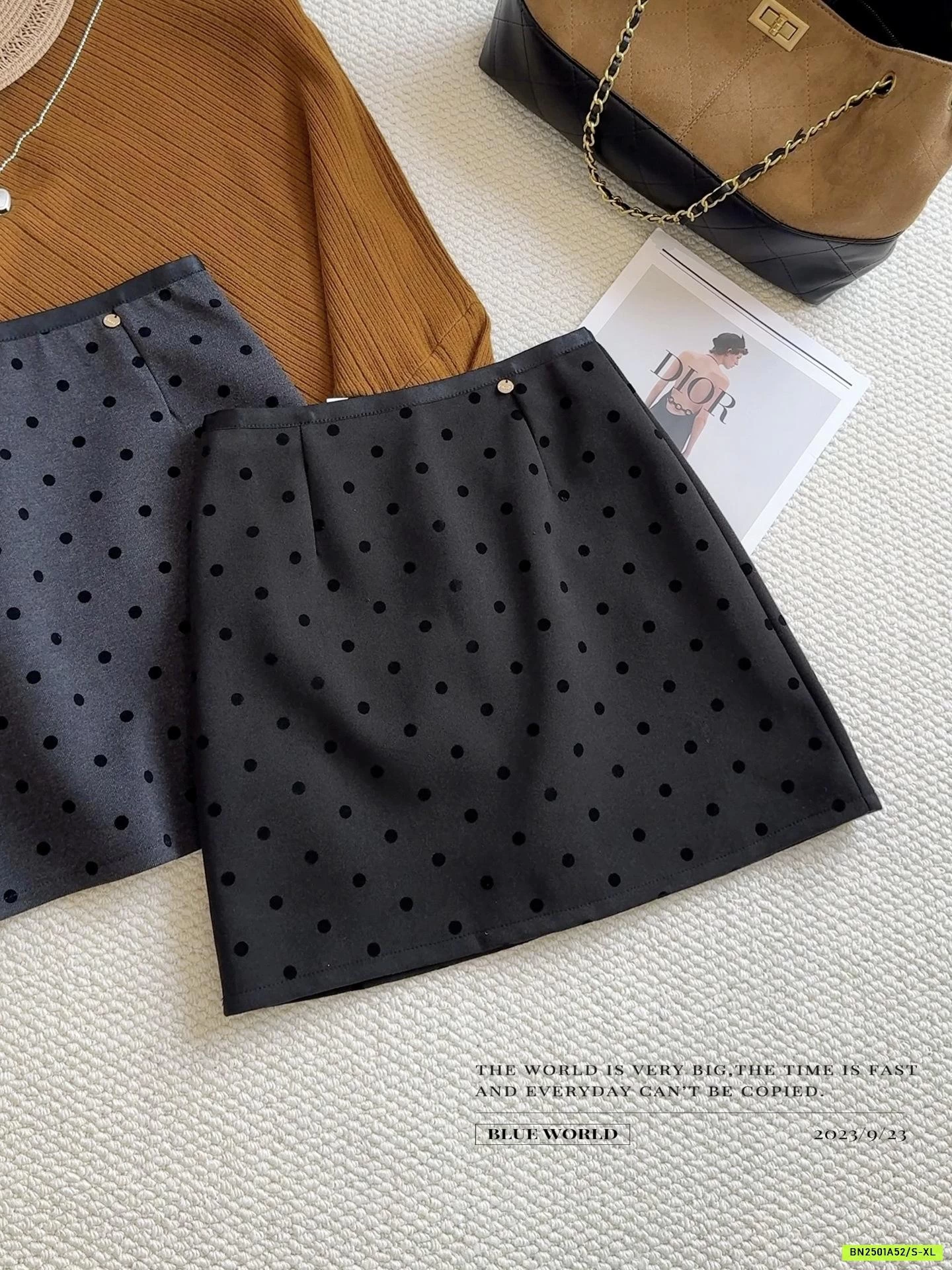 CHÂN VÁY BÚT CHÌ CHẤM BI KHÓA SAU ANNA