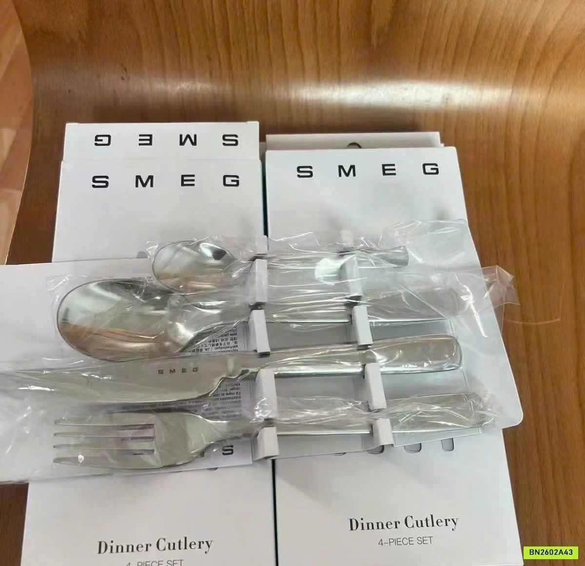 BỘ DAO MUỖNG NĨA 4 MÓN SMEG