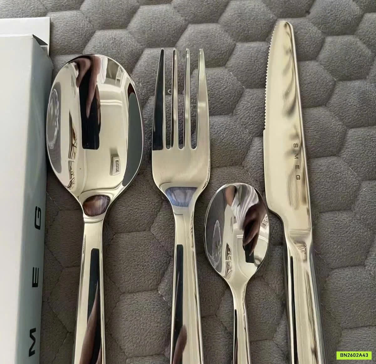 BỘ DAO MUỖNG NĨA 4 MÓN SMEG