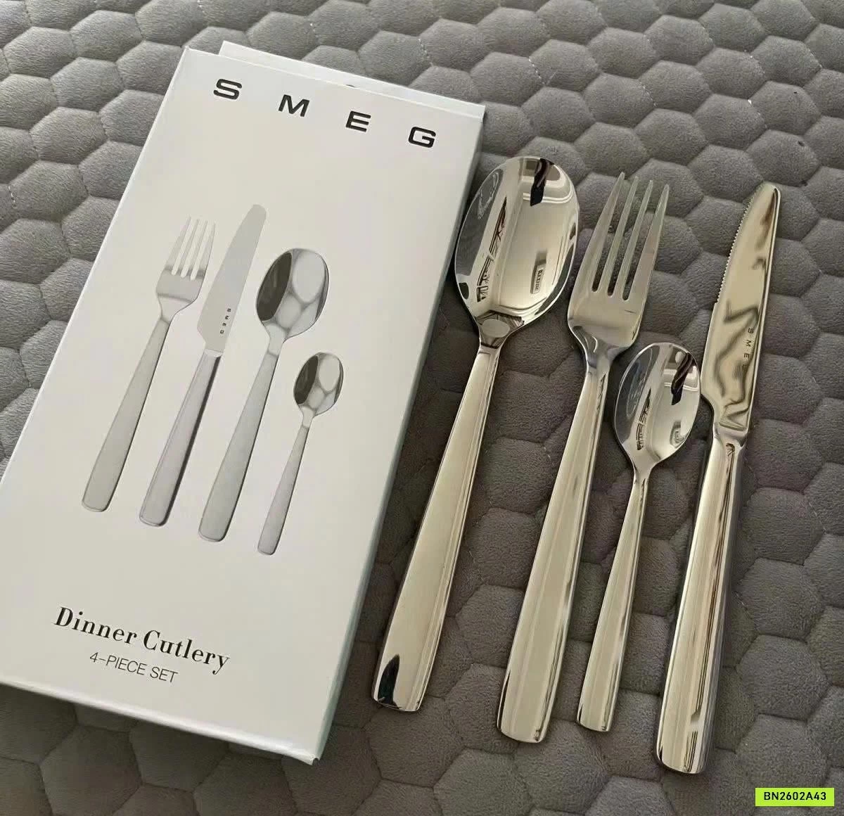 BỘ DAO MUỖNG NĨA 4 MÓN SMEG