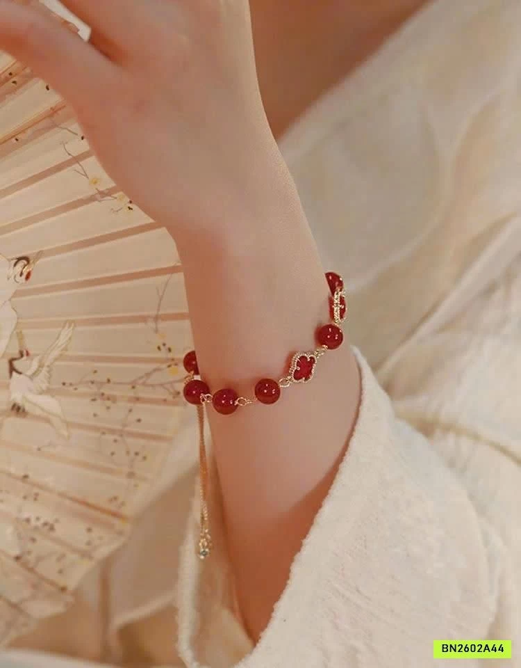 VÒNG TAY ĐỎ MAY MẮN AGOVSKI