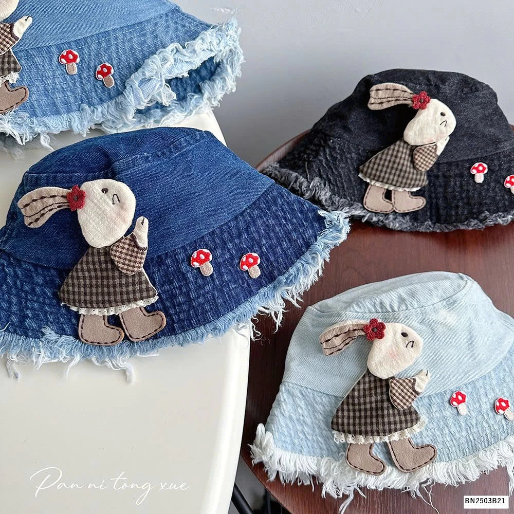 BUCKET JEANS GẮN THỎ