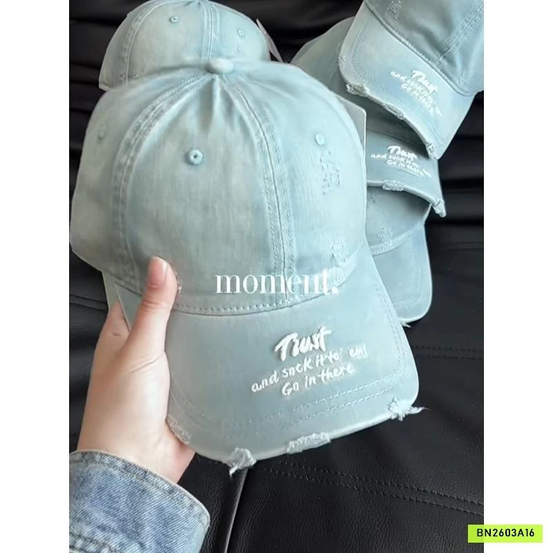 MŨ KẾT CHỮ NỔI