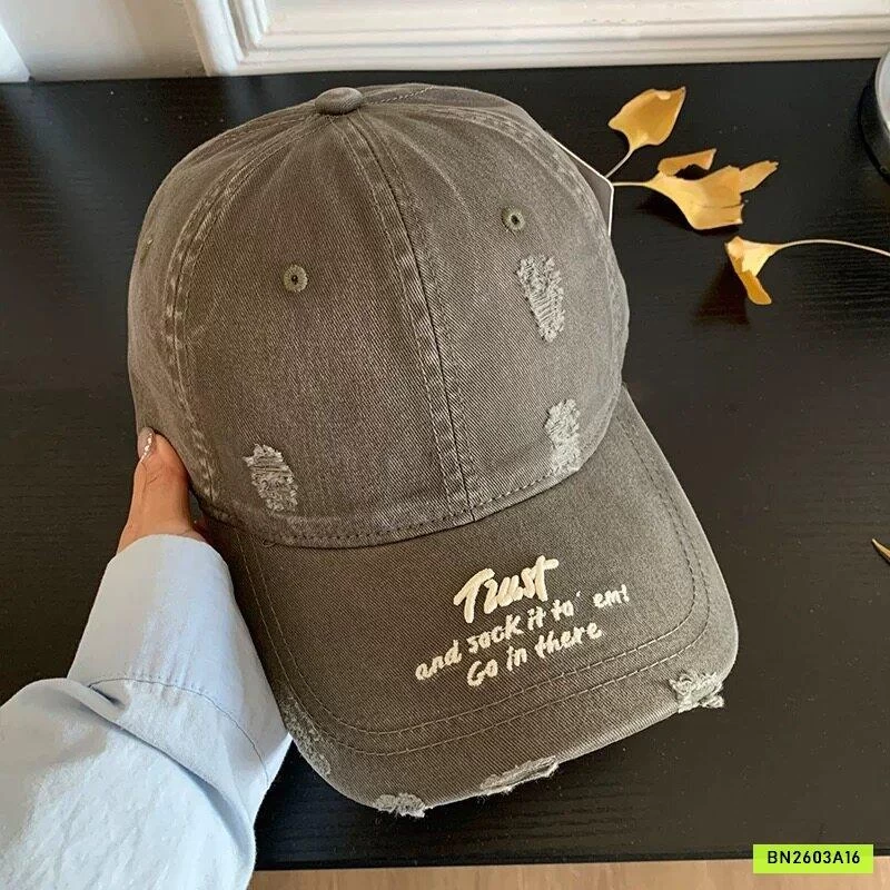 MŨ KẾT CHỮ NỔI