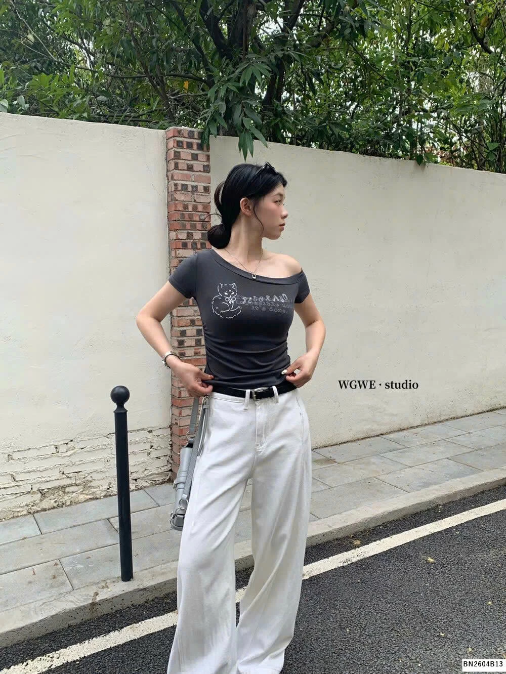 ÁO THUN LỆCH VAI WGWE