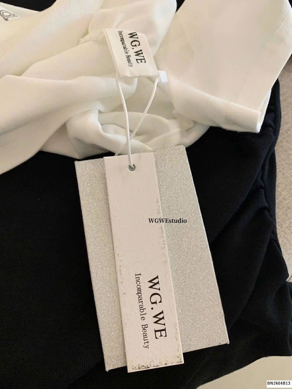 ÁO THUN LỆCH VAI WGWE