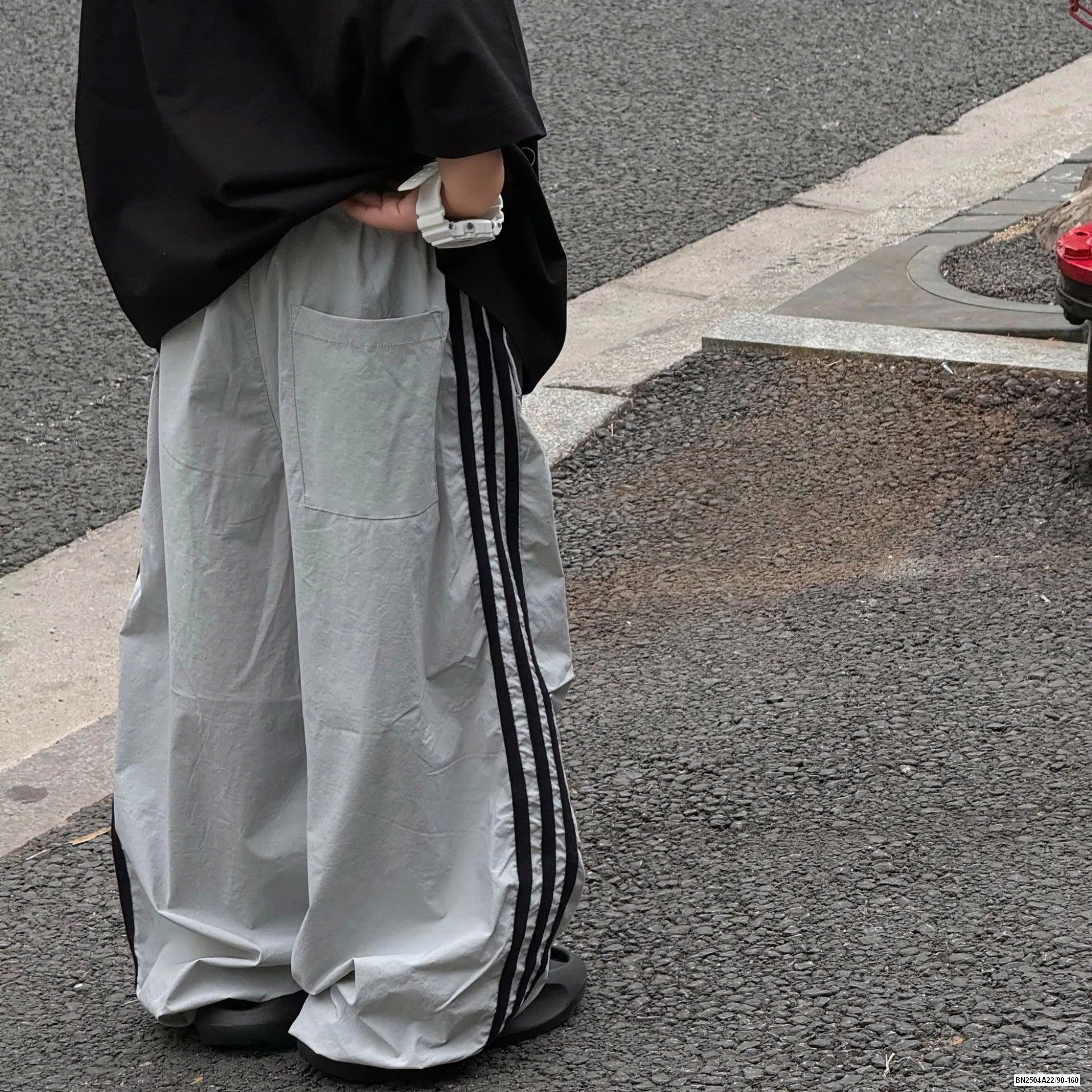 JOGGER GIÓ SỌC BÊN