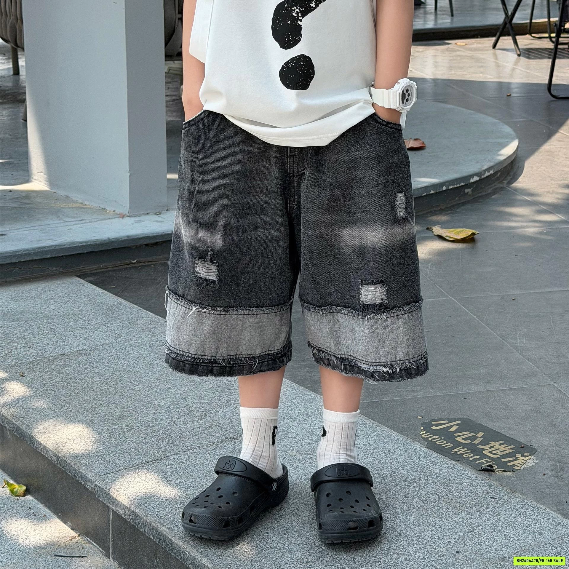 SHORT JEANS ĐEN VÁ GỐI FANSHU