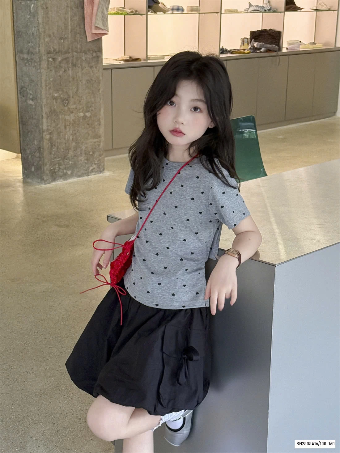 ÁO THUN CHẤM BI KHOÉT LƯNG