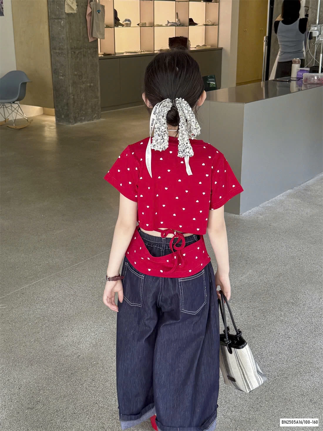 ÁO THUN CHẤM BI KHOÉT LƯNG