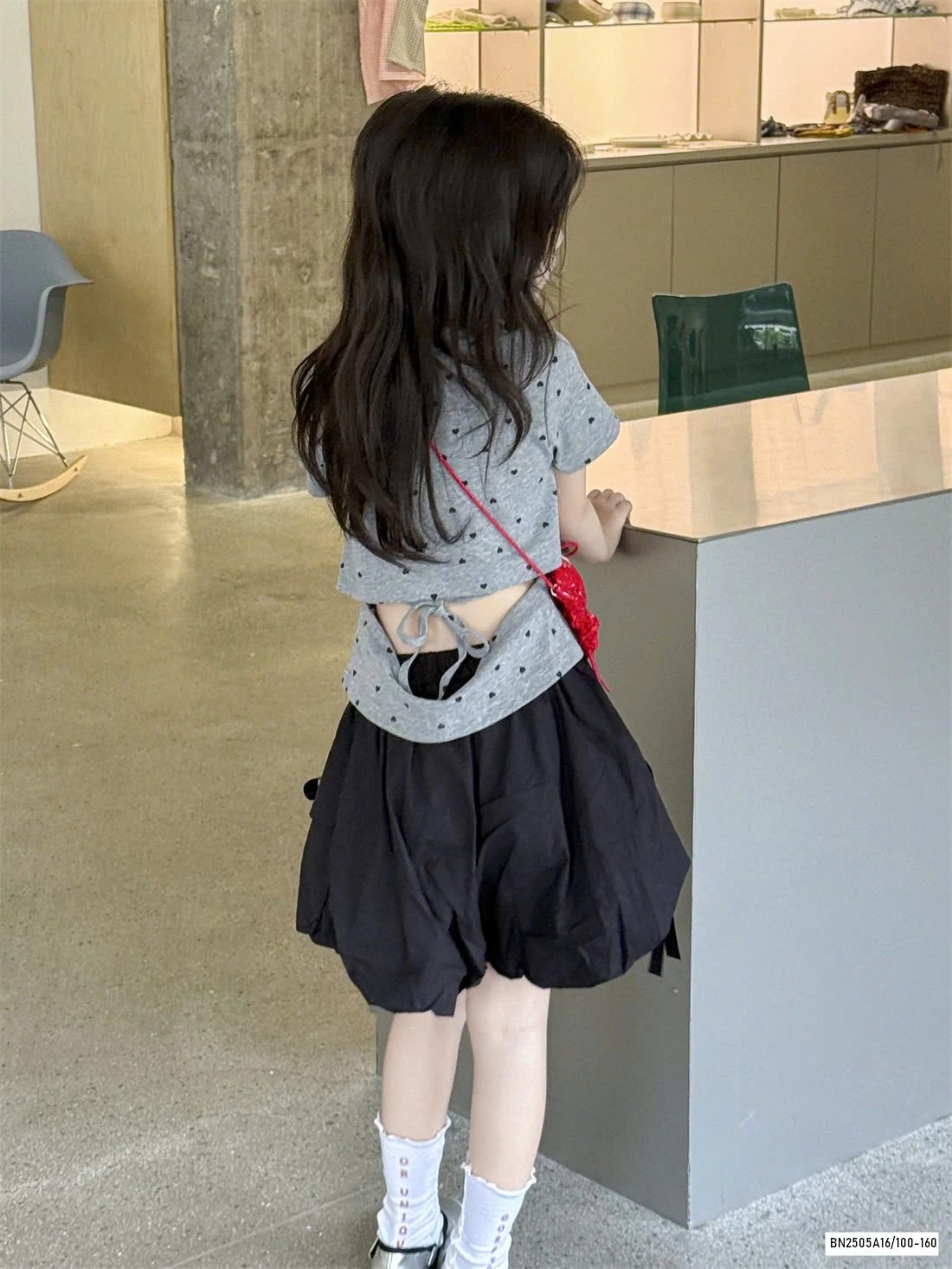 ÁO THUN CHẤM BI KHOÉT LƯNG